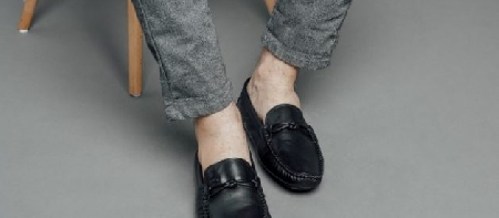 Bạn biết gì về giày da Loafer đang phổ biến - là một mẫu giày được thiết kế không có dây buộc nên rất tiện dụng và phù hợp với nhiều đối tượng sử dụng. Kiểu dáng cổ điển pha lẫn hiện đại phù hợp với nhiều phong cách thời trang.
