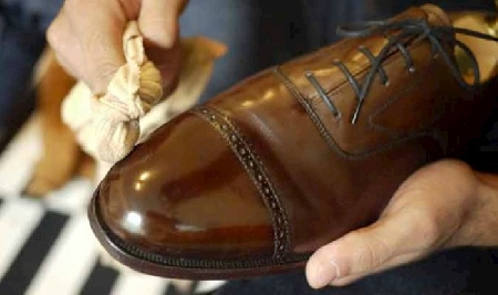 Xử lý đôi giày da bị nhăn nhanh nhất - �ng đều sẽ bị nhăn. Đây là điều không thể tránh khỏi.

Làm thế nào để khắc phục việc giày da bị nhăn luôn là vấn đề được rấy nhiều quý ông quan tâm. Vì Xưởng sản xuất hộp quà tặng 