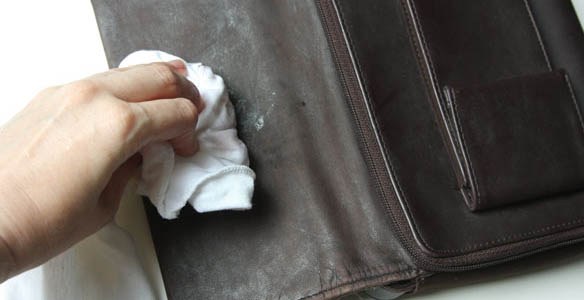 Xử lý chiếc túi da bị mốc tại nhà ✅ Liên hệ Mạnh Tiến 098.555.1486 để nhận thông tin chi tiết thêm về ✅ Xử lý chiếc túi da bị mốc tại nhà mà bạn đang tìm kiếm ✅.